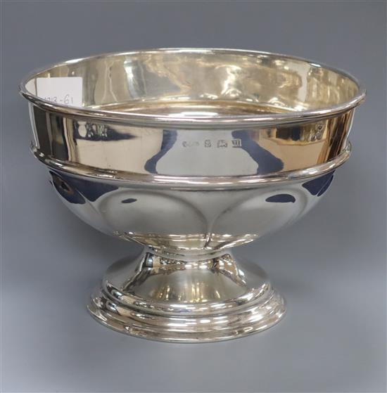 A George V silver pedestal bowl, Birmingham, 1919, 13.5 oz.